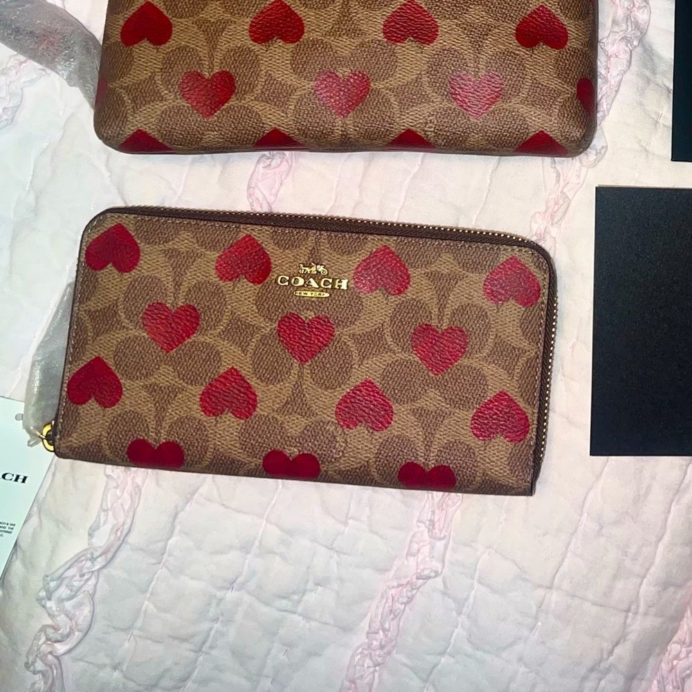 Coach wallet hearts print Valentine’s edition 2022